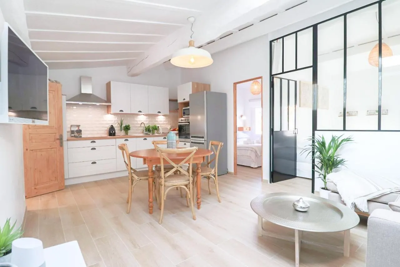 Vauban Rare Renovated Luxury Loft In Old Antibes 300 M From Beach location